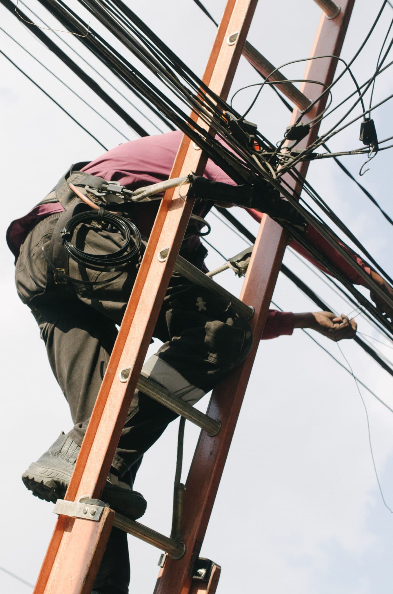 technicien sur un poteau technicien sur un poteau